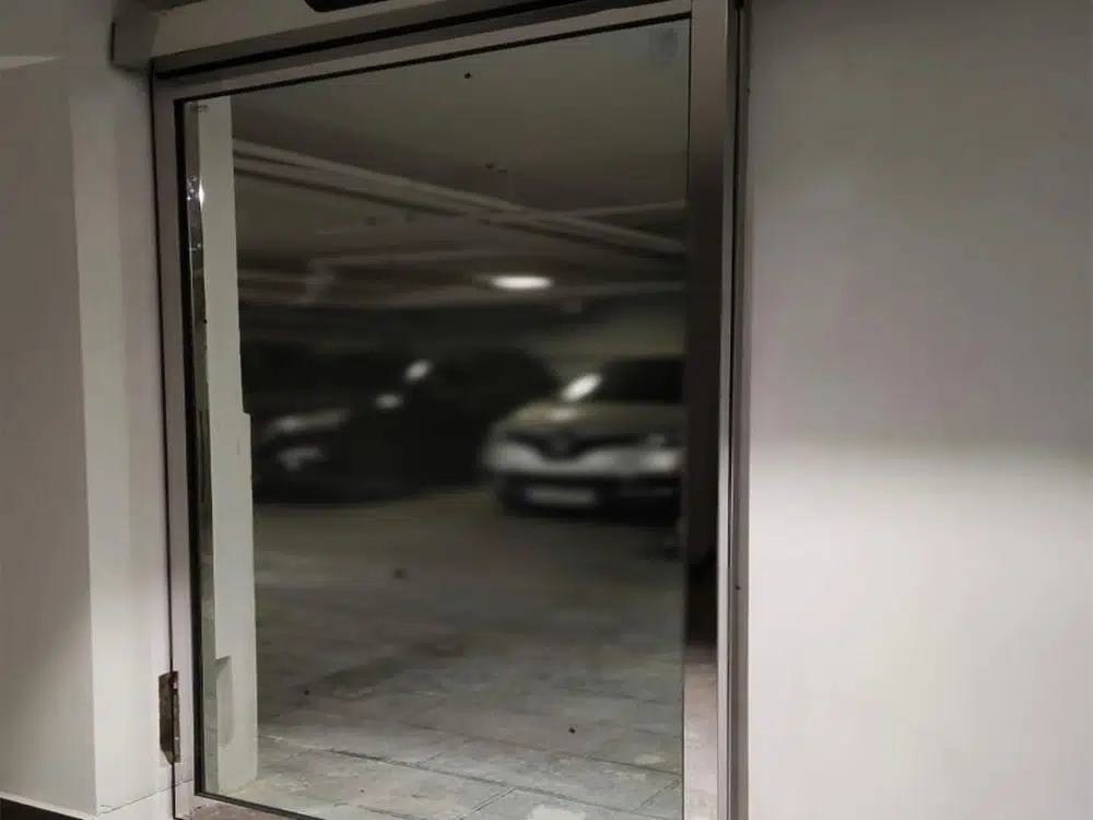 درب شیشه ای کشویی sliding-glass-door8-moderndarb.jpg